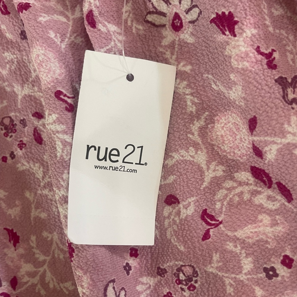 NWT Women’s Light Pink Floral Romper Size M - Picture 6 of 10